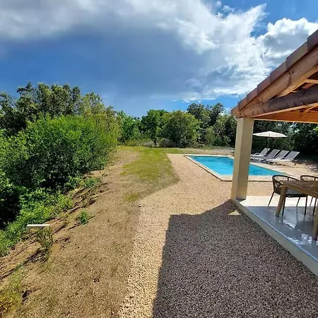 Le Gourdon - Piscine & Tranquillite